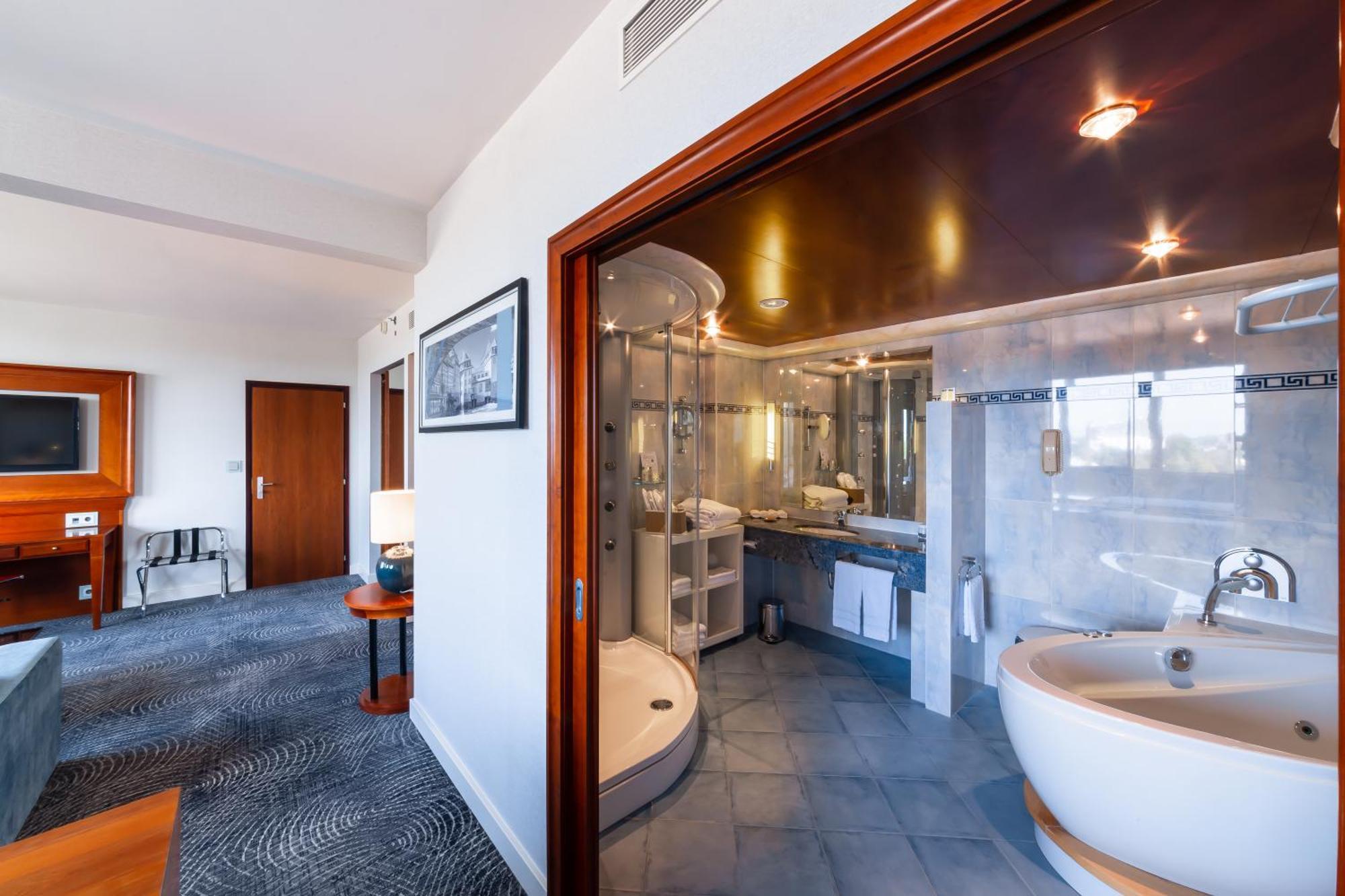 Junior Suite,1536112075:JPEG